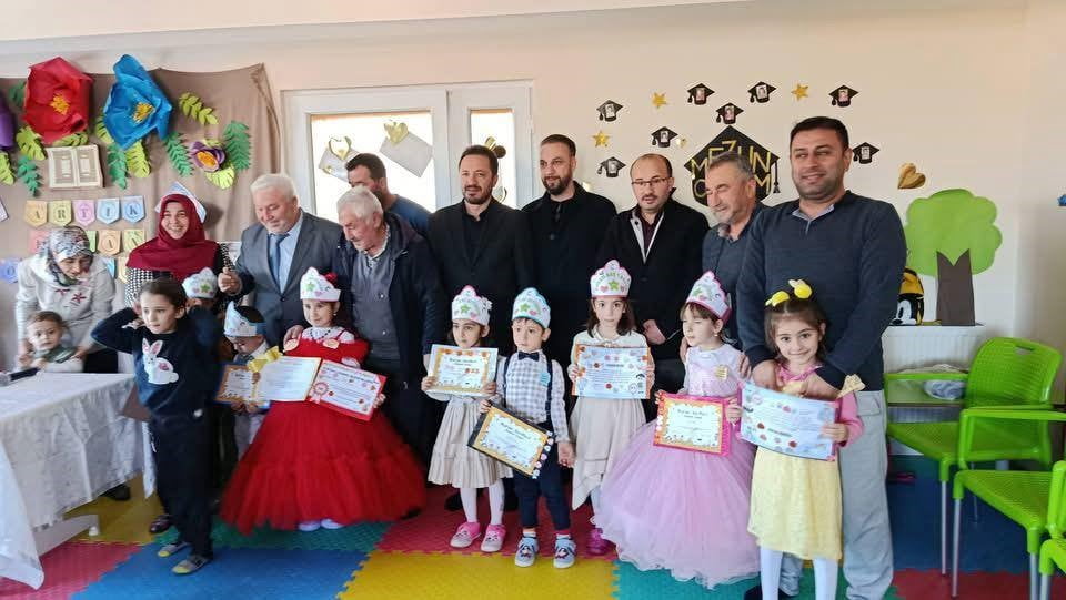 AYDIN’IN EFELER İLÇESİNDE KUR’AN-I KERİM OKUMAYA GEÇEN MİNİK ÖĞRENCİ İÇİN DÜZENLENEN 'KUR’AN’A...