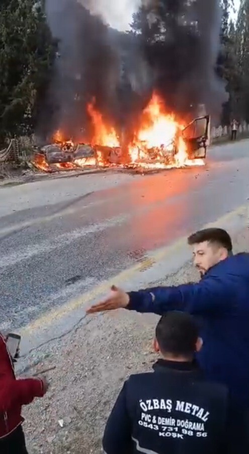 AYDIN’IN KÖŞK İLÇESİNDE İKİ ARACIN ÇARPIŞMASI SONUCU MEYDANA GELEN KAZADA 2 KİŞİ YARALANIRKEN...