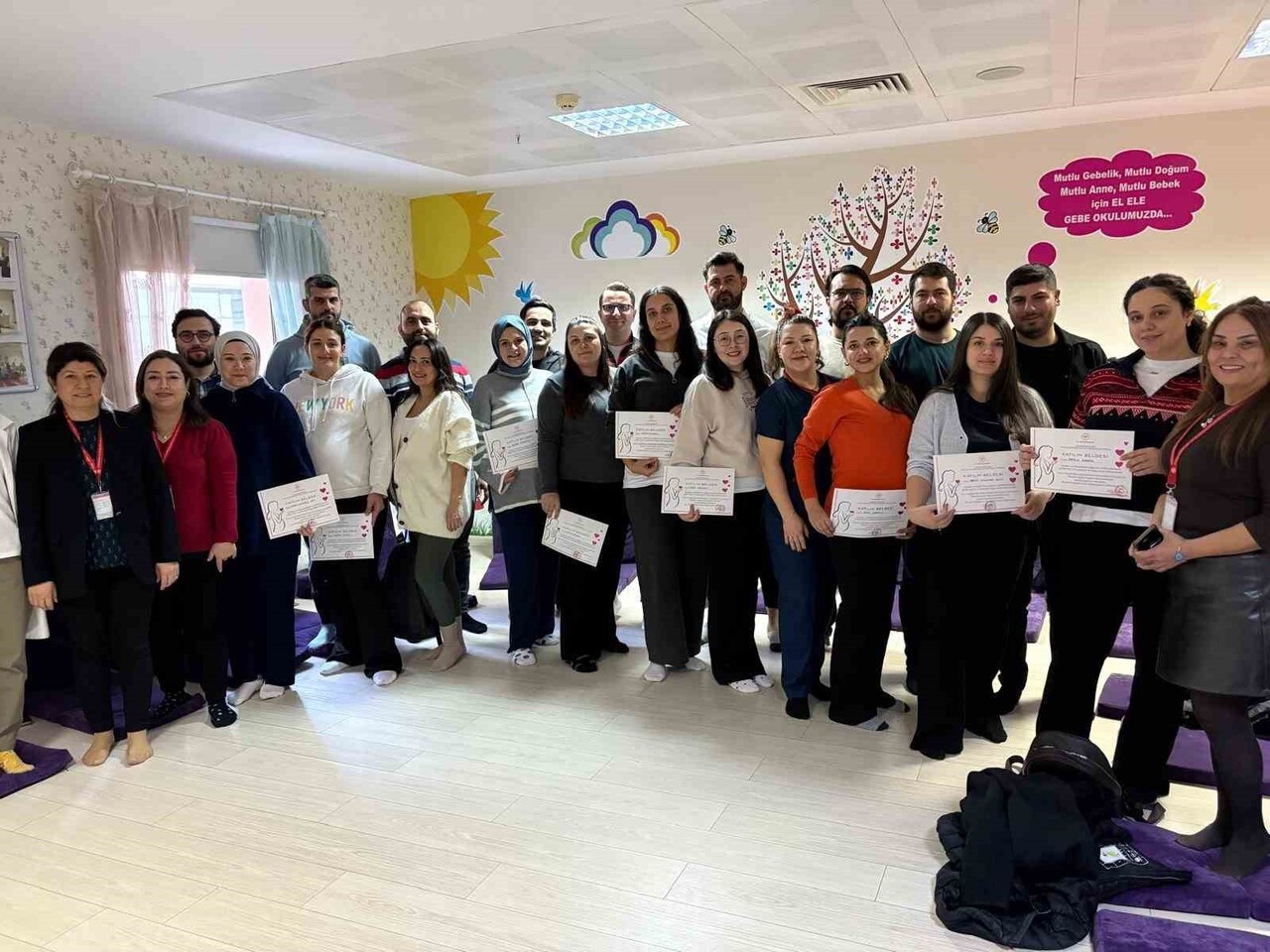 AYDIN KADIN DOĞUM VE ÇOCUK HASTALIKLARI HASTANESİ BÜNYESİNDEKİ GEBE OKULU’NDA FARKLI BRANŞLARDAN...