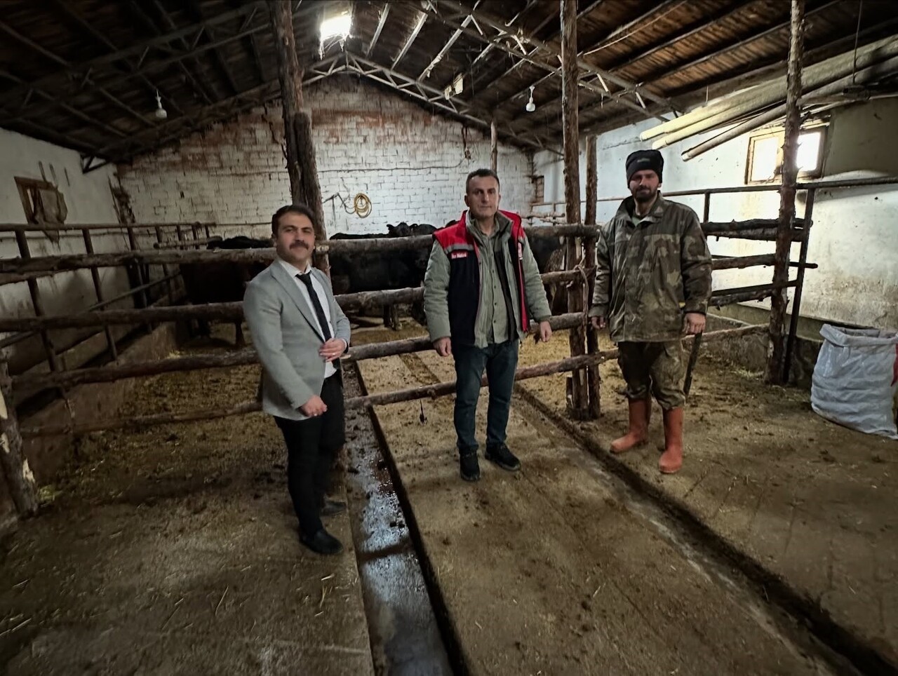 AYDINTEPE’DE HAYVANCILIĞA DESTEK PROJESİNDE İLK TESLİMAT YAPILDI