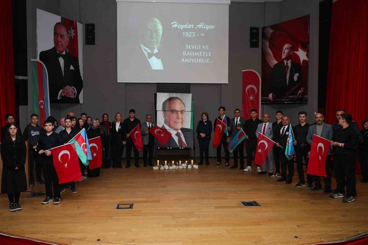 AZERBAYCAN'IN KURUCUSU MERHUM CUMHURBAŞKANI HEYDAR ALİYEV, EBEDİYETE İNTİKAL EDİŞİNİN 22. YIL...