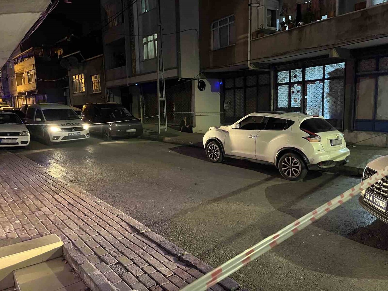 BAĞCILAR İLÇESİNDE BİR TEKSTİL ATÖLYESİNE KİMLİĞİ BELİRSİZ KİŞİ YA DA KİŞİLERCE SİLAHLI SALDIRI...