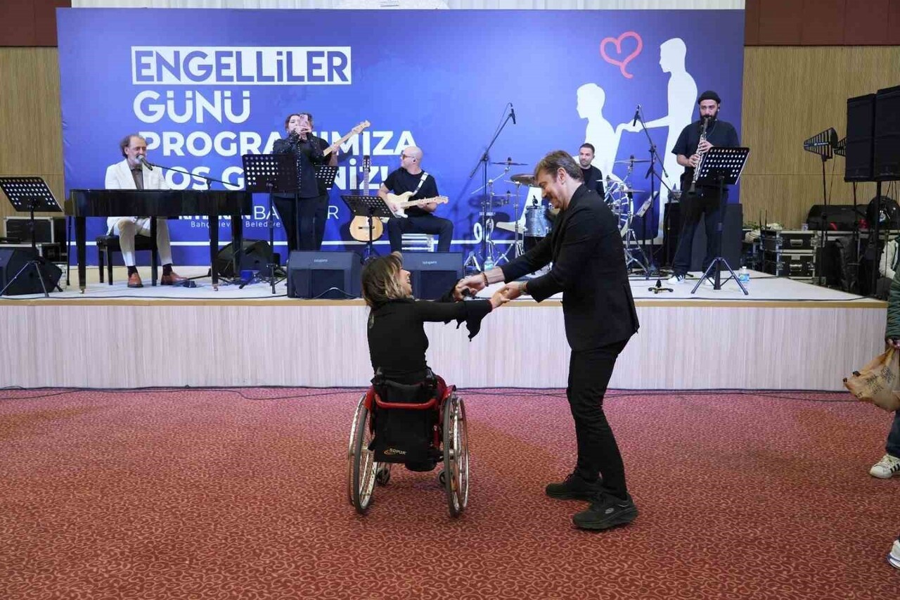 BAHÇELİEVLER BELEDİYESİ, 3 ARALIK DÜNYA ENGELLİLER GÜNÜ DOLAYISIYLA ÖZEL BİR PROGRAM DÜZENLEYEREK...