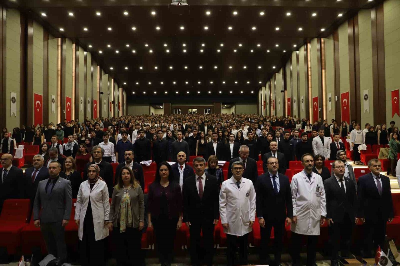 BAHÇELİEVLER’DE CERRAHPAŞA TIP FAKÜLTESİ ÖĞRENCİLERİ BEYAZ ÖNLÜK GİYDİ. TIP FAKÜLTESİNİN 428...