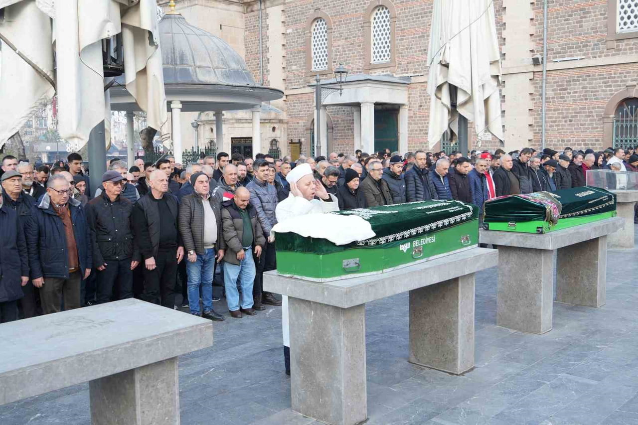 BALIKESİR'DE EŞİNE AZ RASTLANAN KARIŞIKLIK, SKANDALI DA BERABERİNDE GETİRDİ. BALIKESİR ATATÜRK...