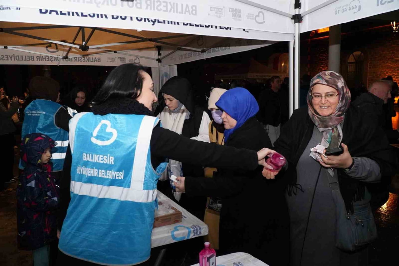 BALIKESİR BÜYÜKŞEHİRDEN 20 İLÇEDE KANDİL İKRAMI