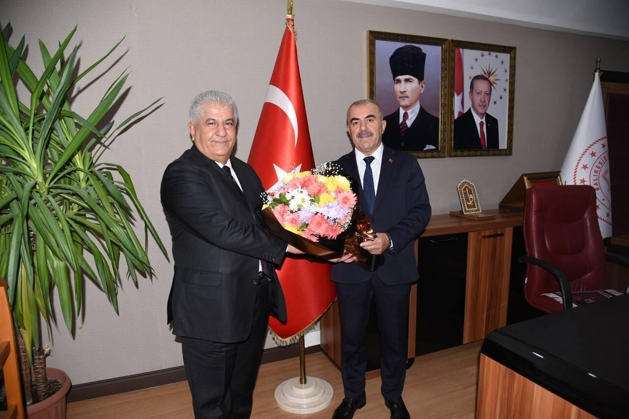 BALIKESİR MİLLİ EĞİTİM'DE DEVİR TESLİM TÖRENİ YAPILDI