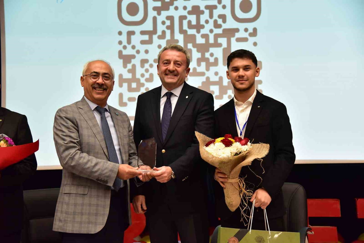 BALIKESİR ÜNİVERSİTESİ ATATÜRK KONGRE VE KÜLTÜR MERKEZİ’NDE GERÇEKLEŞTİRİLEN ETKİNLİKTE, FARKLI...