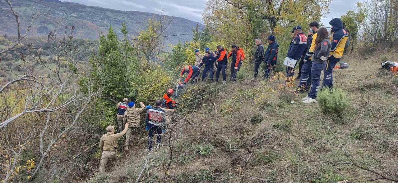 BARTIN'DA 2 GÜN ÖNCE DEFNE TOPLAMAK İÇİN GİTTİĞİ ORMANDA KAYBOLAN VE BUGÜN CANSIZ BEDENİ BULUNAN...