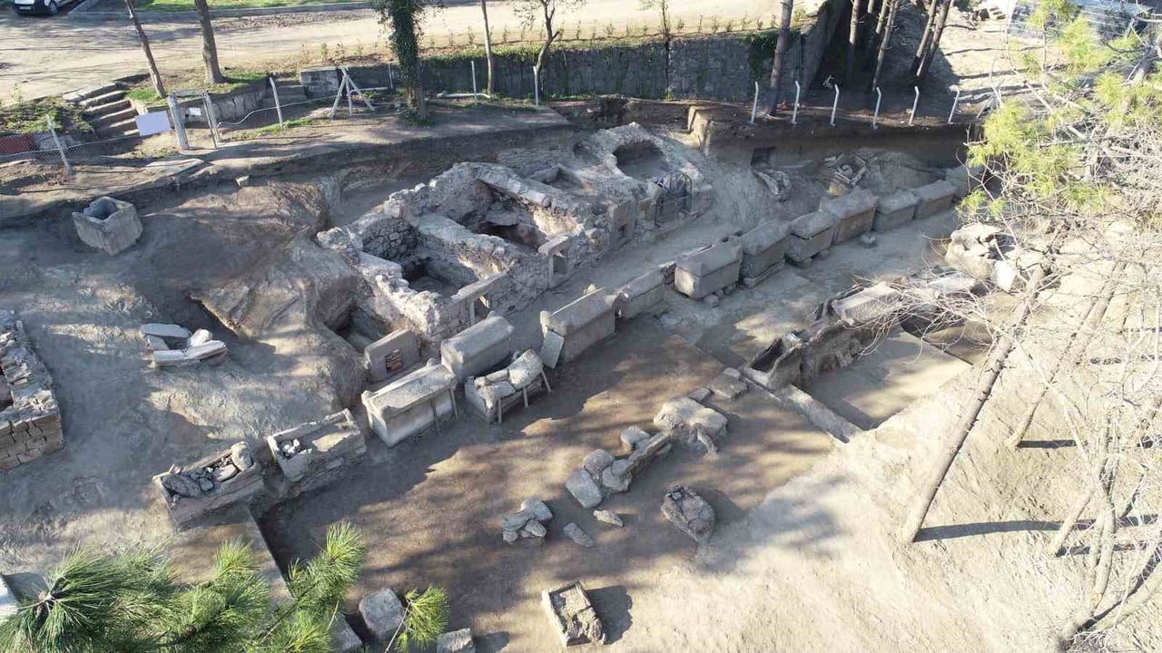 BARÜ’NÜN ÇALIŞMALARIYLA TİOS ANTİK KENTİ’NDE KARADENİZ BÖLGESİ’NİN EN BÜYÜK MEZARLIK ALANI...