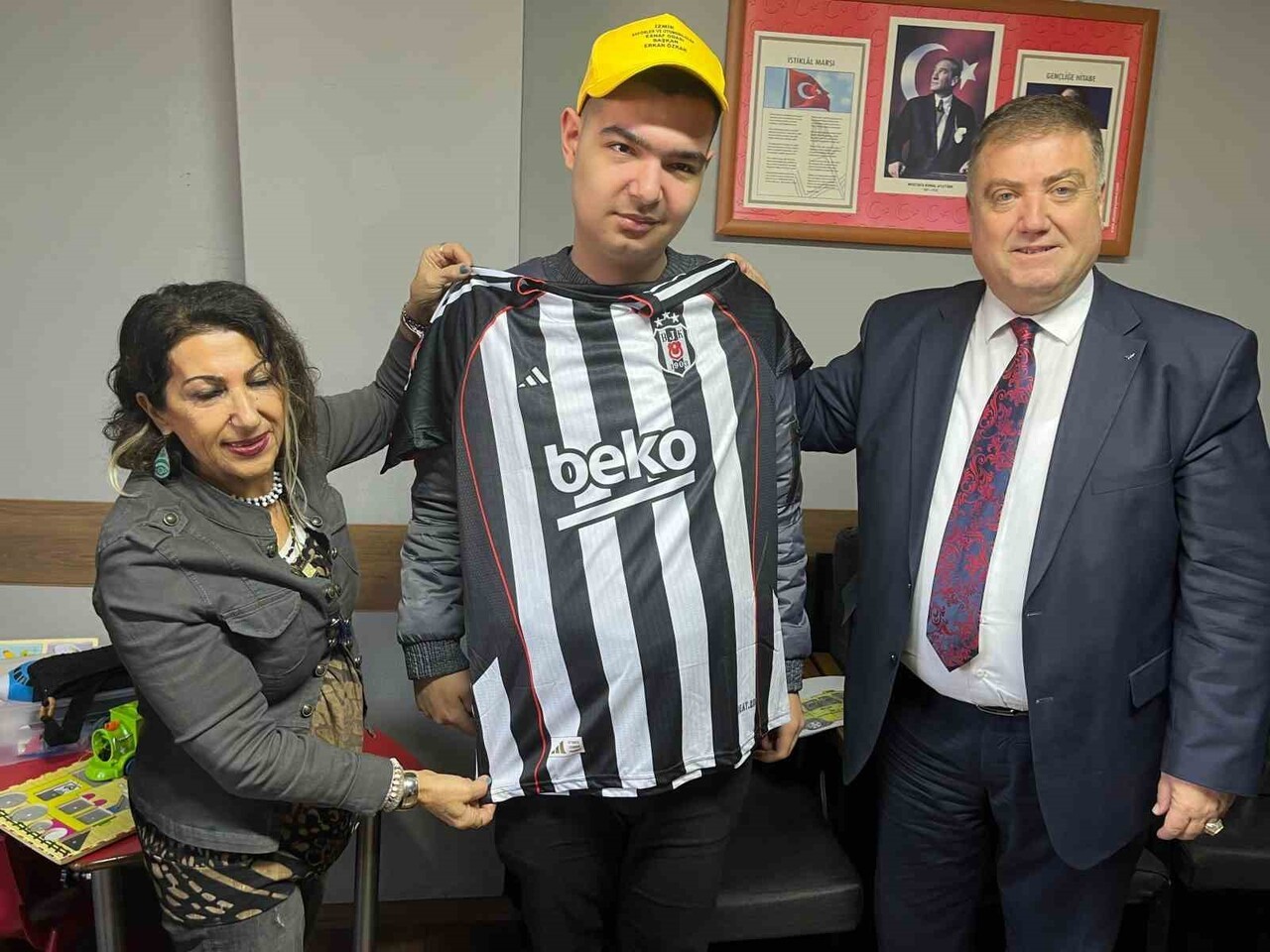 BAŞKAN ÖZKAN, 3 ARALIK DÜNYA ENGELLİLER GÜNÜ VESİLESİYLE  HALİL'İ OKULUNDA ZİYARET EDEREK ÖZEL...