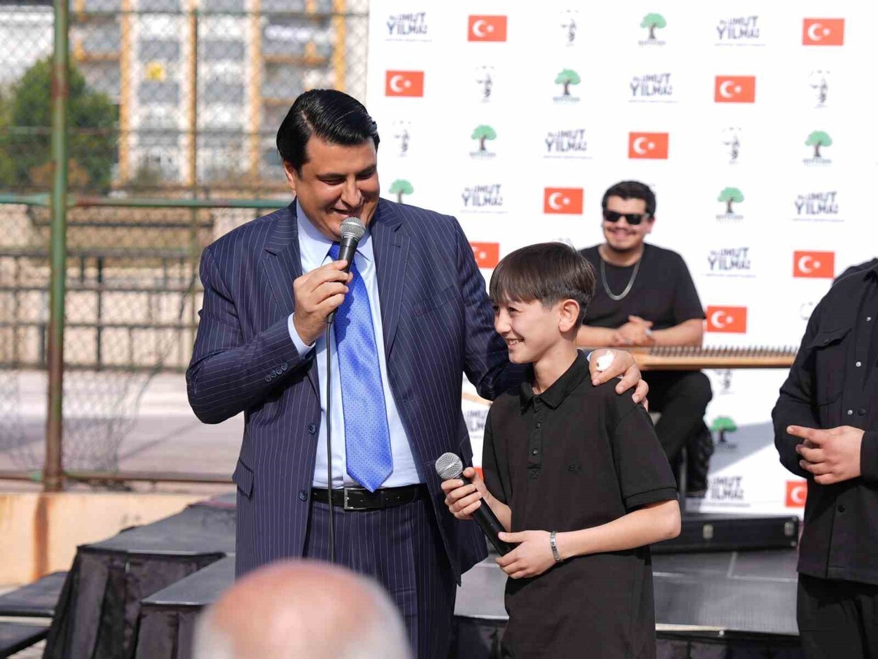 BAŞKAN YILMAZ GENÇLERLE BİR ARADA