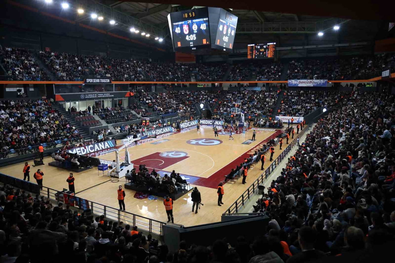 BASKETBOL SÜPER LİGİ'NİN 12. HAFTASINDA TRABZONSPOR EVİNDE KONUK ETTİĞİ FENERBAHÇE BEKO’YU 99-73...