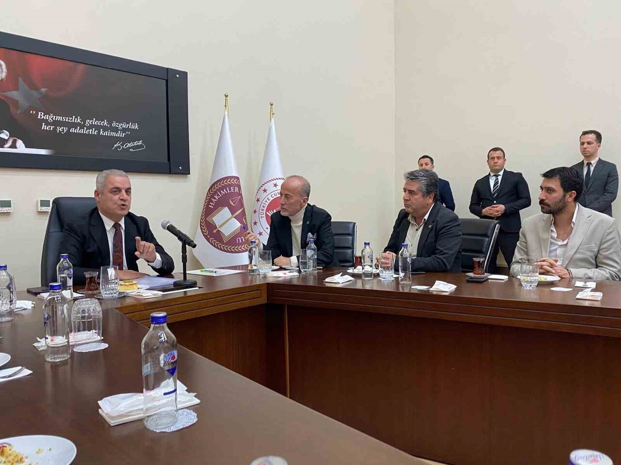 BAŞSAVCI ÇELİKKOL, BERABERİNDE BAŞSAVCI VEKİLİ İSMAİL TEKER İLE BİRLİKTE KENTTEKİ BASIN...