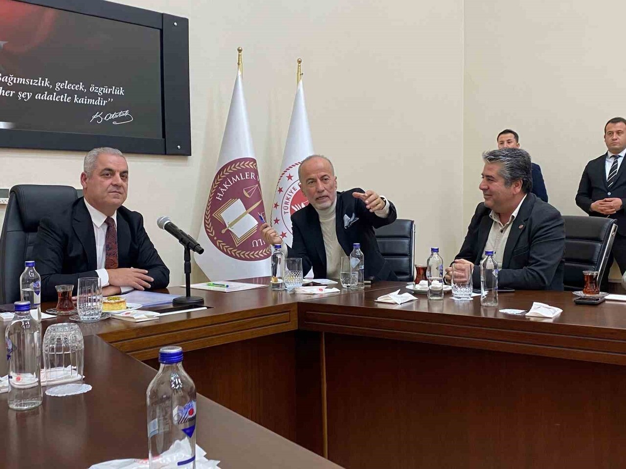 BAŞSAVCI ÇELİKKOL, BERABERİNDE BAŞSAVCI VEKİLİ İSMAİL TEKER İLE BİRLİKTE KENTTEKİ BASIN...