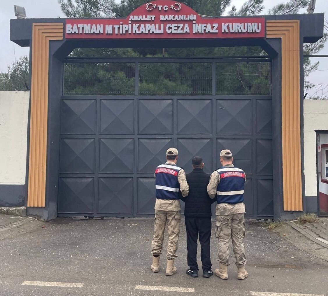 BATMAN'DA ÇEŞİTLİ SUÇLARDAN ARAMASI BULUNAN 17 ŞAHIS YAKALANDI.