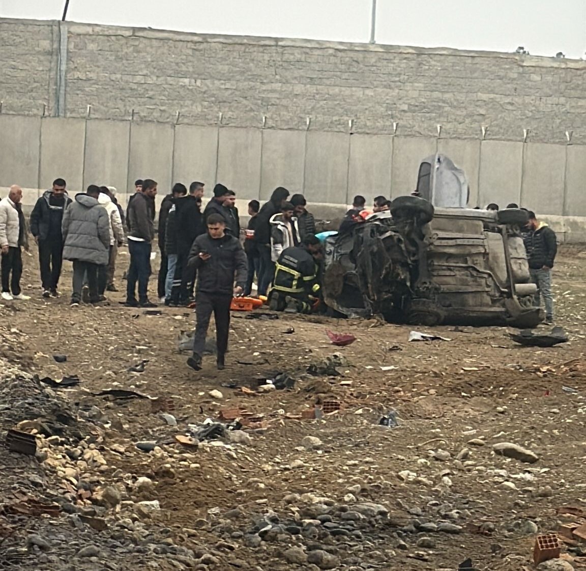 BATMAN'DA OTOMOBİLİN TAKLA ATMASI SONUCU MEYDANA GELEN TRAFİK KAZASINDA 2 KİŞİ YARALANDI.