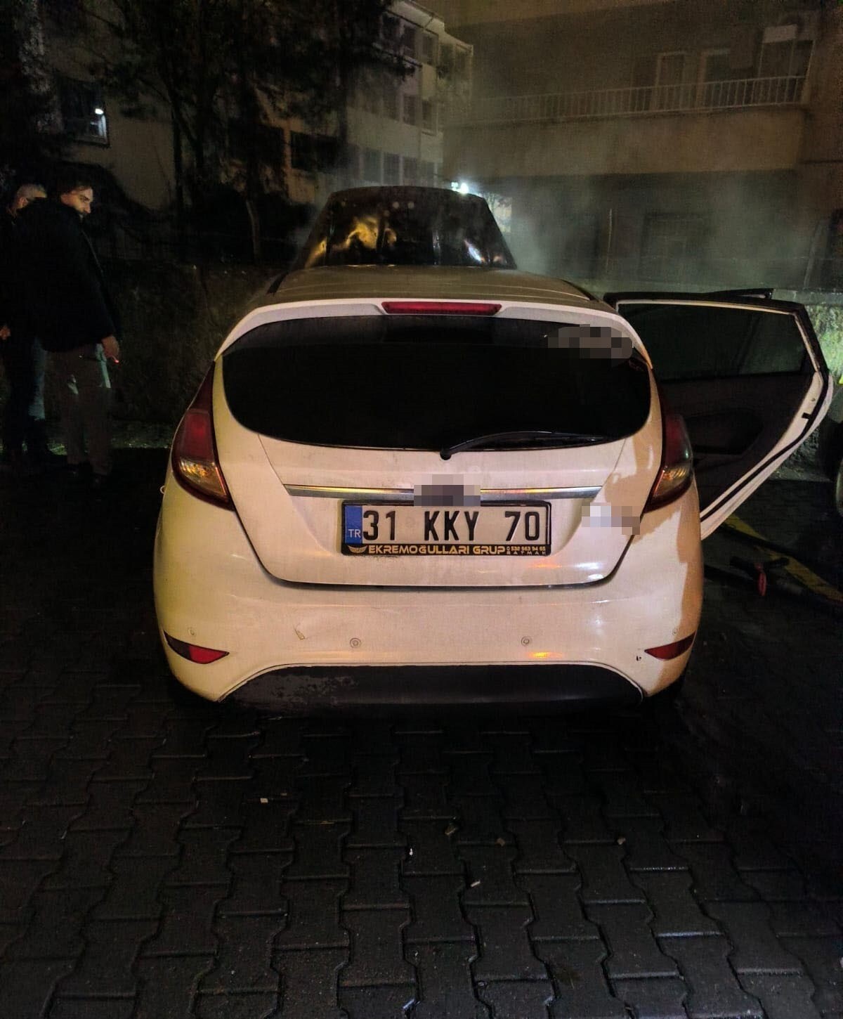 BATMAN'DA PARK HALİNDEKİ OTOMOBİLDE YANGIN ÇIKTI