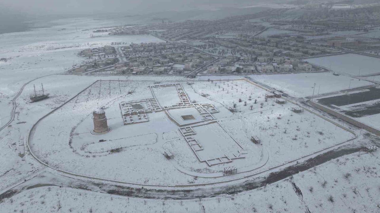 BATMAN'IN TARİHİ HASANKEYF İLÇESİ, YAKLAŞIK 10 YIL ARADAN SONRA ETKİLİ OLAN KAR YAĞIŞIYLA BİRLİKTE...