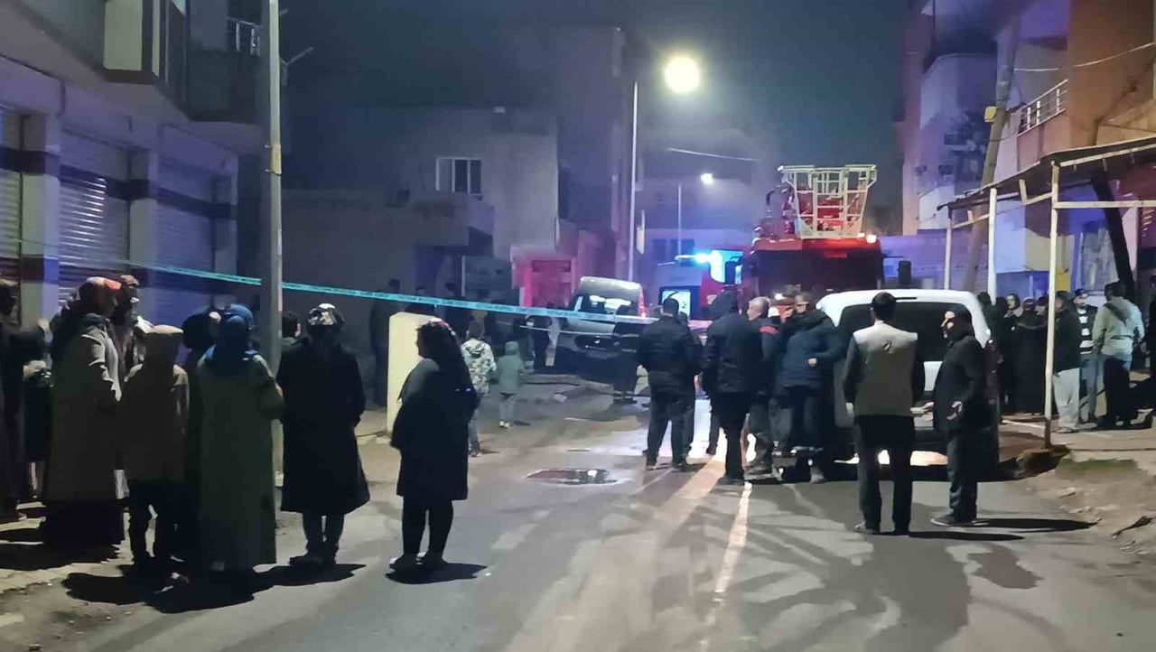 BATMAN’DA TEK KATLI EVDE ÇIKAN YANGINDA EVDE BULUNAN VE YATALAK OLDUĞU ÖĞRENİLEN 85 YAŞINDAKİ...