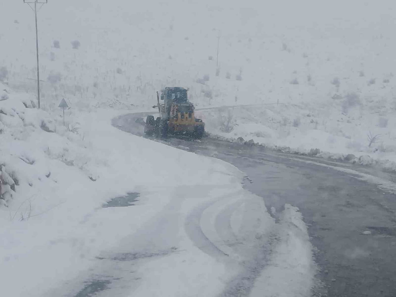 BATTALGAZİ BELEDİYESİ'NDEN KAR YAĞIŞINA KARŞI HIZLI MÜDAHALE