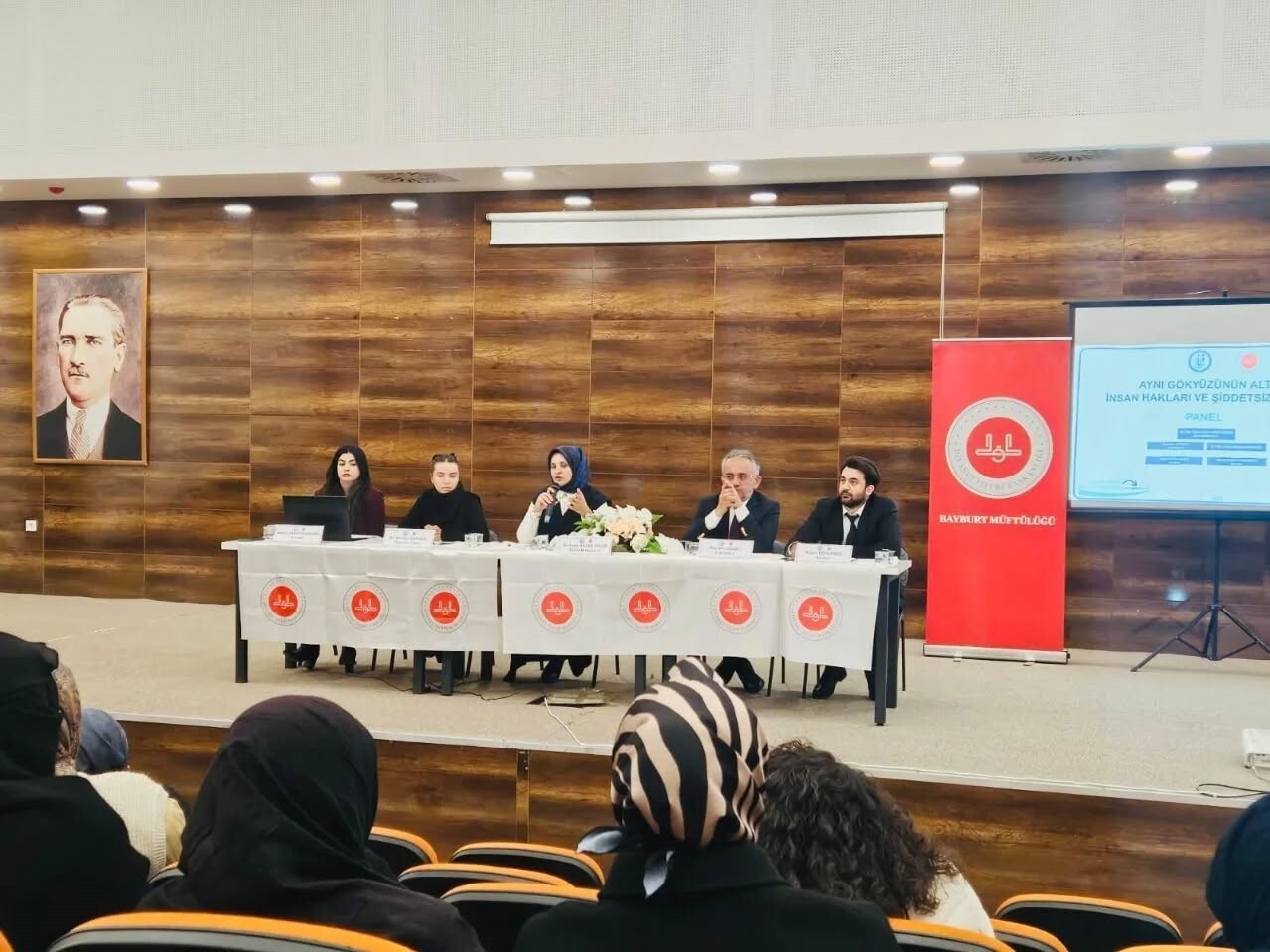 BAYBURT'TA İNSAN HAKLARI VE ŞİDDETSİZ BİR YAŞAM KONULU PANEL DÜZENLENDİ