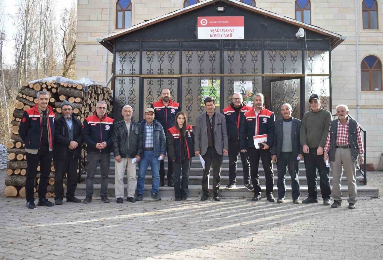 BAYBURT'TA ‘KÖYLERDE BULUŞUYORUZ TARIMI KONUŞUYORUZ' PROJESİ KAPSAMINDA 79 KÖYDE ÇİFTÇİ...