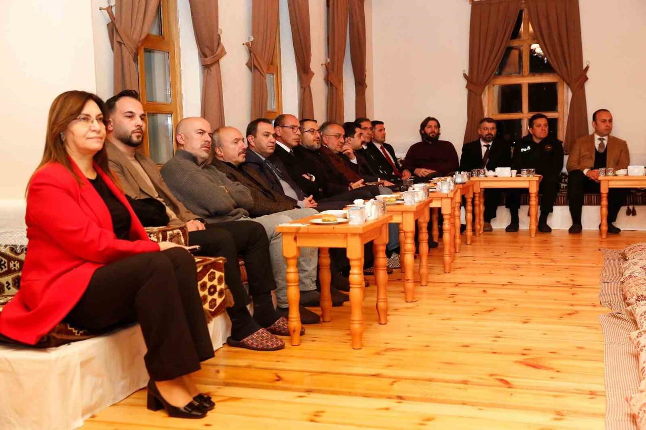 BAYBURT'TA ÜNİVERSİTENİN FAALİYETLERİ DEĞERLENDİRİLDİ