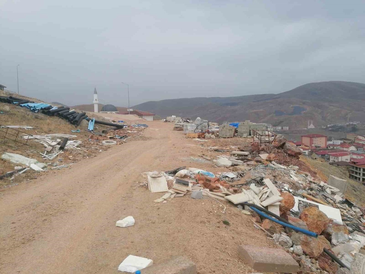 BAYBURT KENT KONSEYİ ŞEHİT OSMAN DAĞI’NA DÖKÜLEN HAFRİYAT İÇİN GİRİŞİMDE BULUNDU