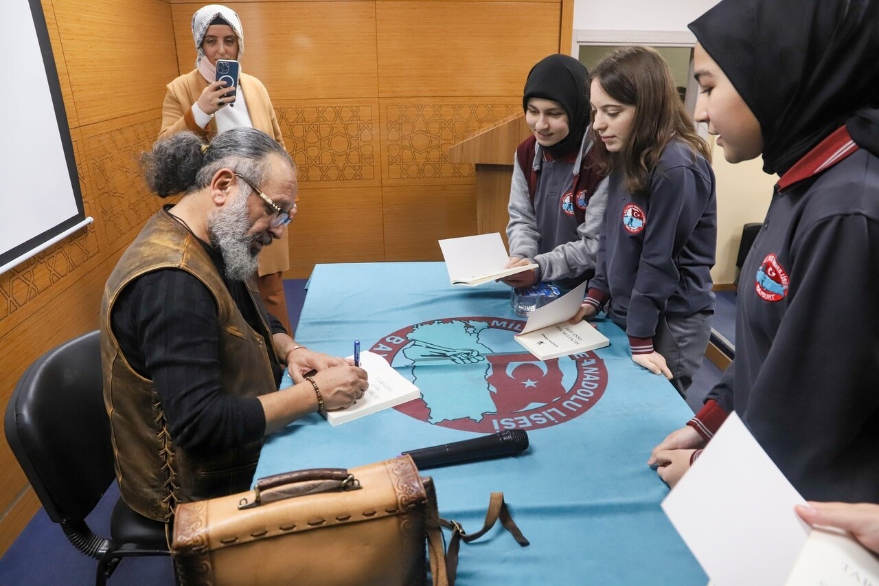 BAYBURT MİLLÎ İRADE ANADOLU LİSESİNDE SİNAN YAĞMUR SÖYLEŞİSİ DÜZENLENDİ