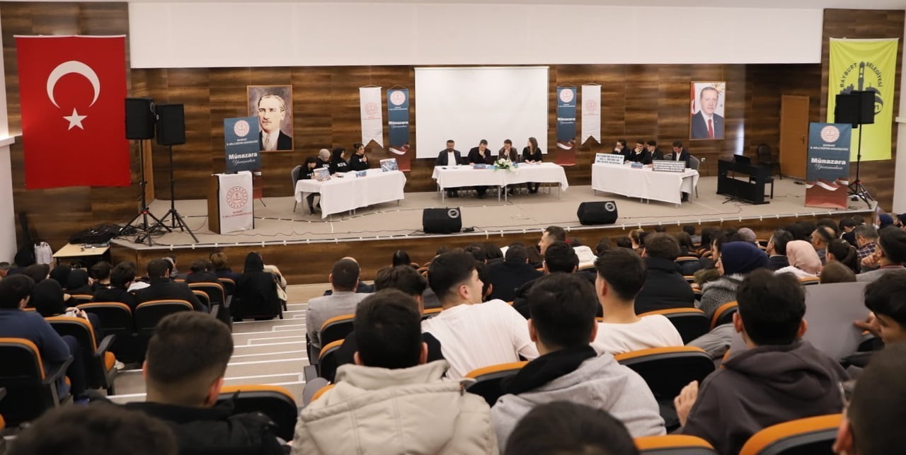 BAYBURT’TA 'LİSELER ARASI MÜNAZARA YARIŞMASI' DEVAM EDİYOR