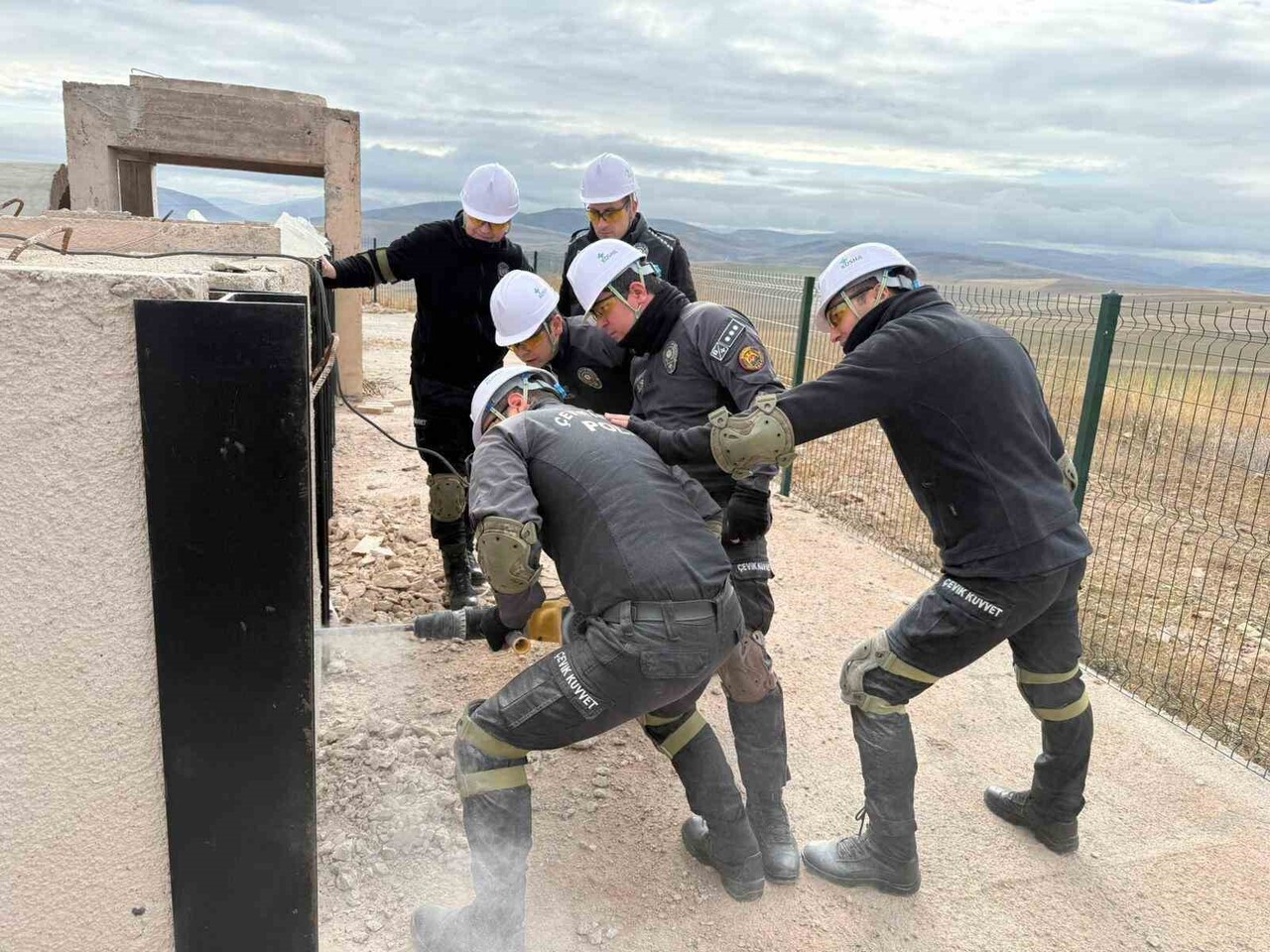 BAYBURT’TA ÇEVİK KUVVET PERSONELİNE ENKAZDA ARAMA KURTARMA EĞİTİMİ