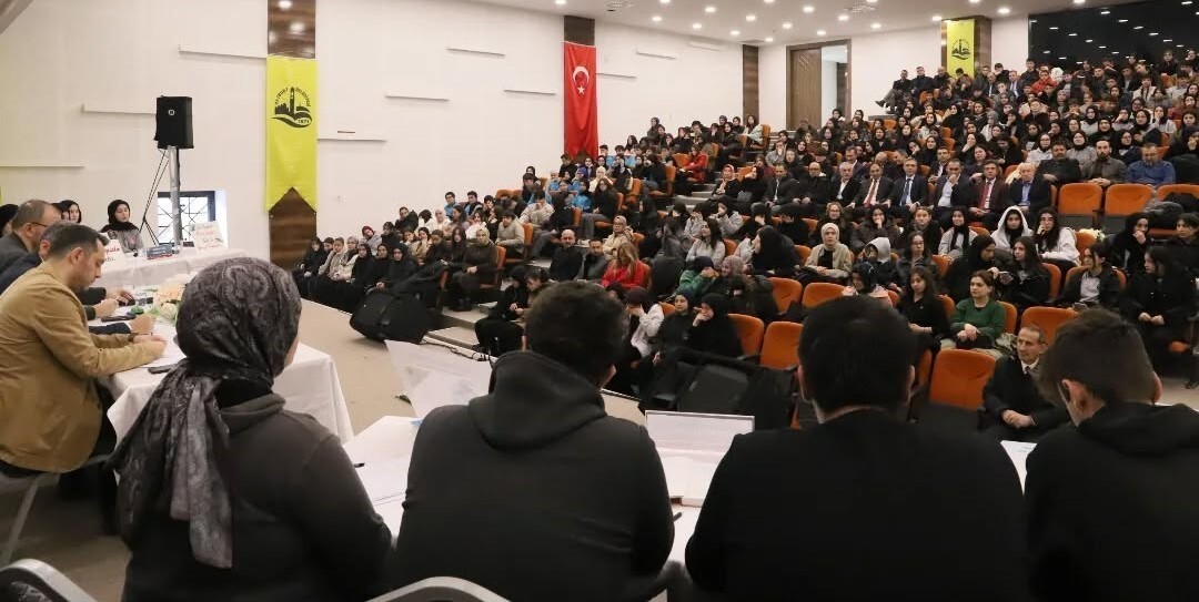 BAYBURT’TA ‘LİSELER ARASI MÜNAZARA YARIŞMASI’ DÜZENLENDİ