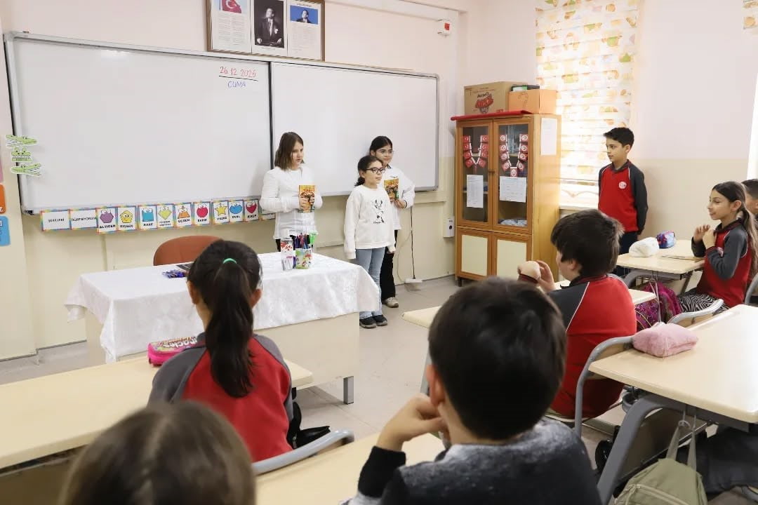 BAYBURT’TA ÖĞRENCİLERE 'OKUMA HALKALARI PROJESİ' İLE KİTAP OKUMA ALIŞKANLIĞI...