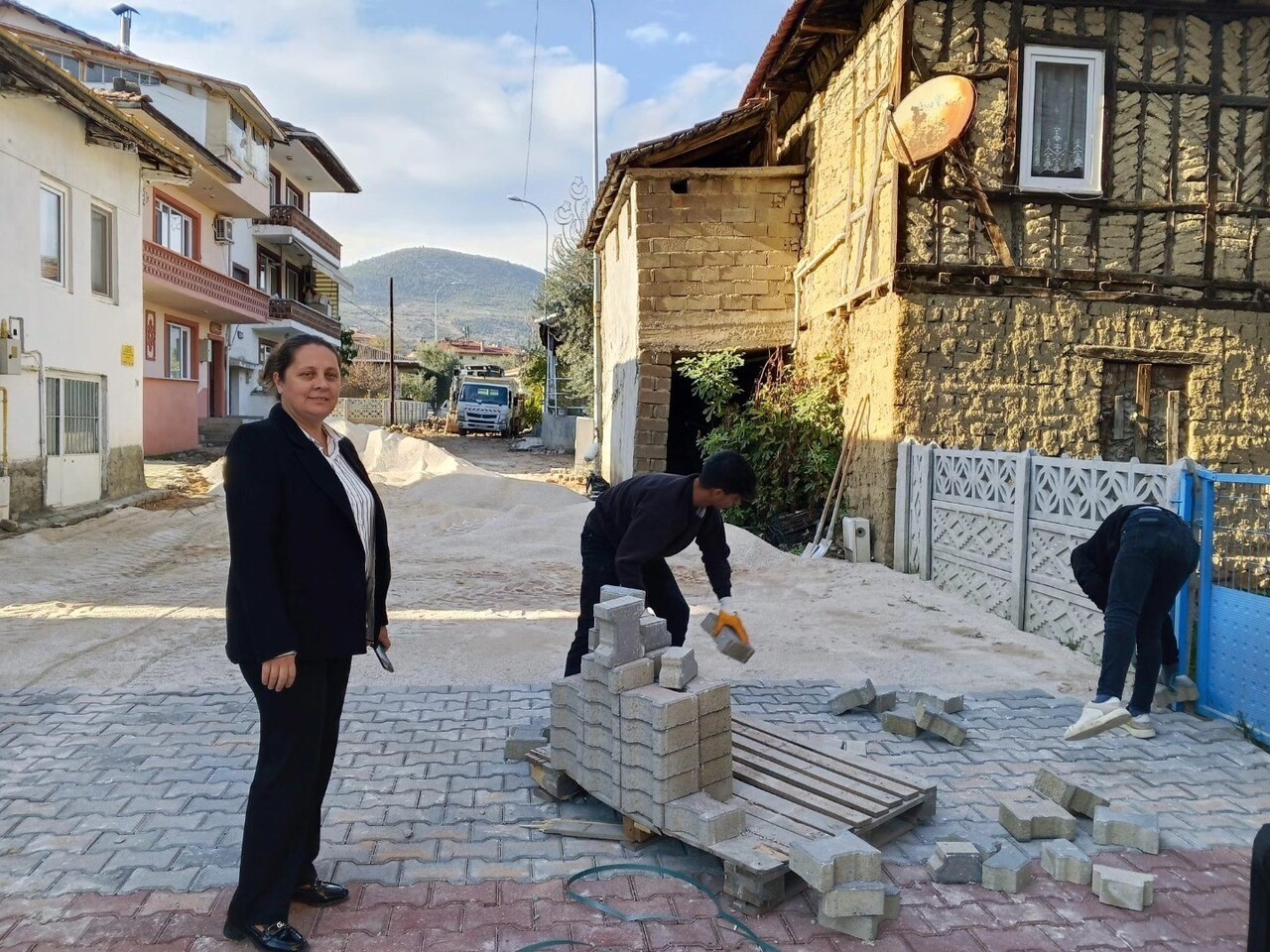 BAYIRKÖY’DE CADDELER YENİLENİYOR