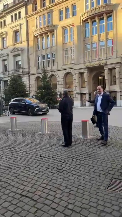 BERATİ ALVER'İN GÖREVE BAŞLADIĞINA İLİŞKİN KABUL BELGESİNİ ALMAK ÜZERE HAMBURG BELEDİYE BAŞKANI...