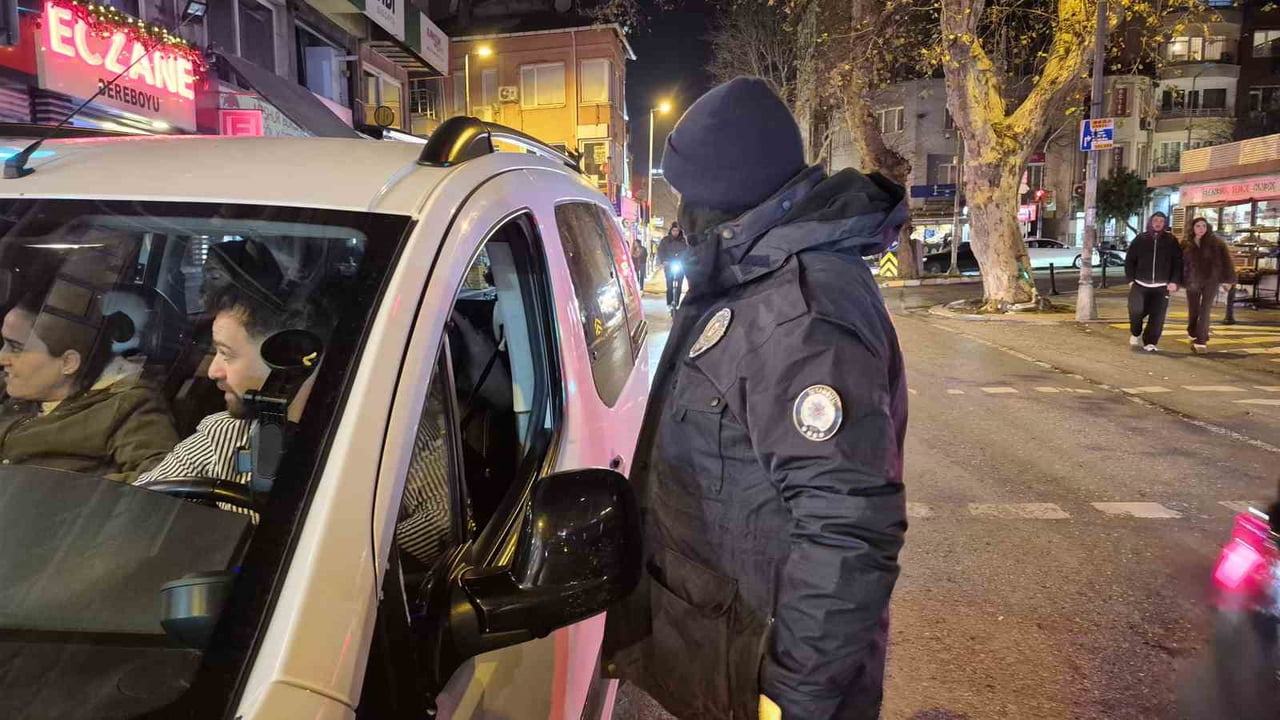 BEŞİKTAŞ ORTAKÖY'DE, YENİ YIL TEDBİRLERİ KAPSAMINDA POLİS EKİPLERİ TARAFINDAN YOĞUN GÜVENLİK...