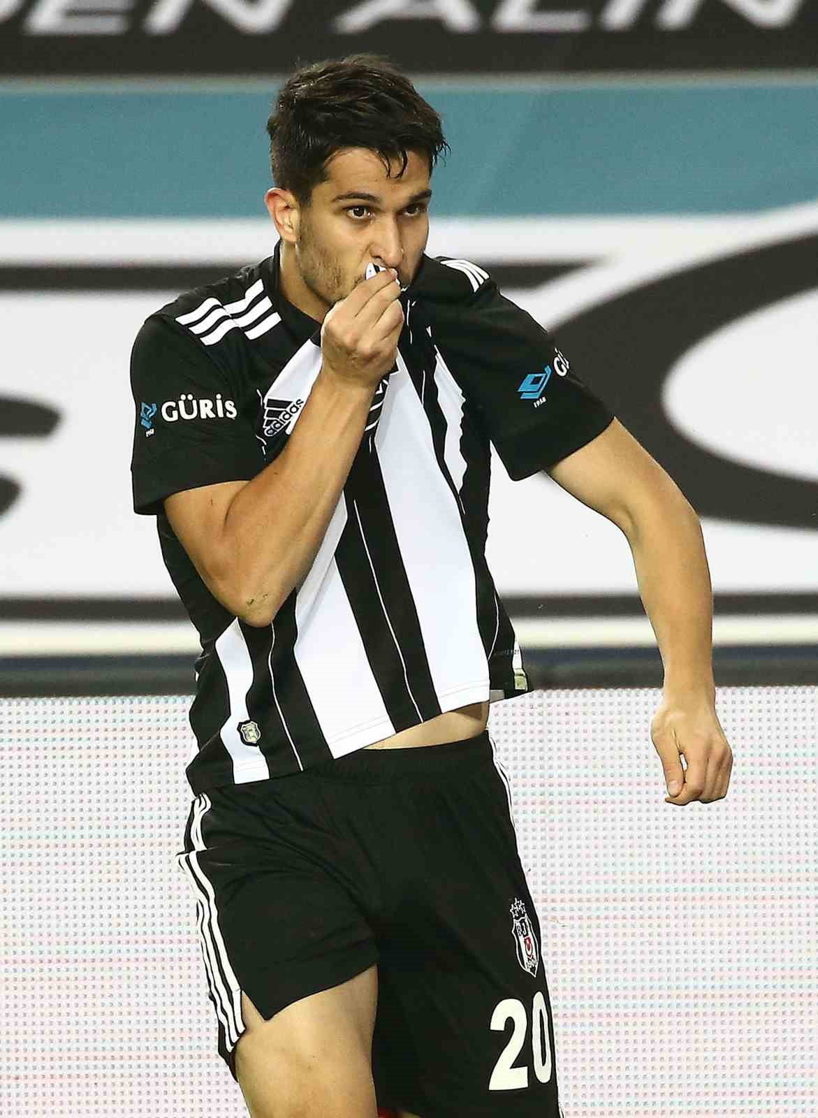 BEŞİKTAŞLI FUTBOLCU NECİP UYSAL, SEZON SONUNA KADAR ANTRENMANLARA DEVAM EDECEĞİNİ BELİRTEREK...