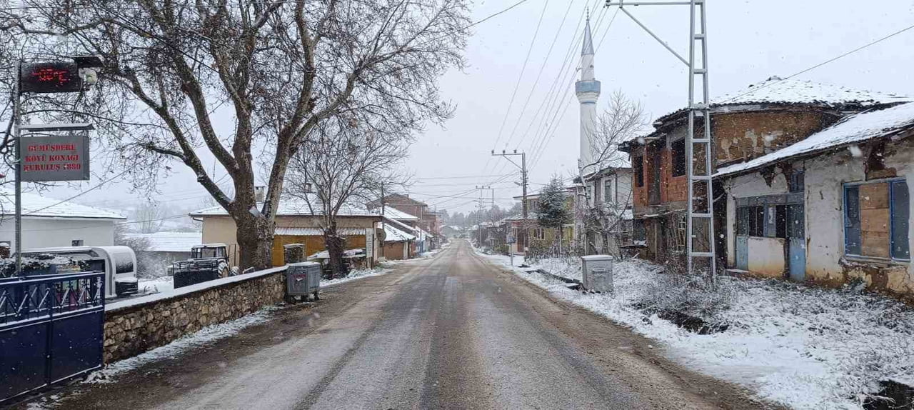 BİLECİK'İN YÜKSEK KESİMLERİNE MEVSİMİN İLK KARI DÜŞTÜ