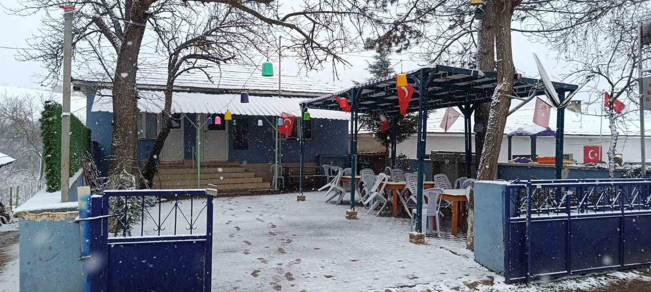 BİLECİK'İN YÜKSEK KESİMLERİNE MEVSİMİN İLK KARI DÜŞTÜ