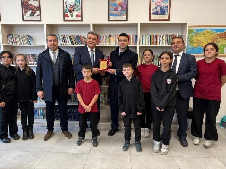 BİLECİK'TE HAYIRSEVER DESTEĞİYLE OKUL KÜTÜPHANESİ YENİLENDİ