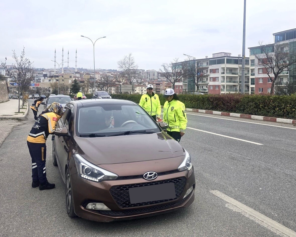 BİLECİK’TE AMBULANSA YOL VER UYARISI