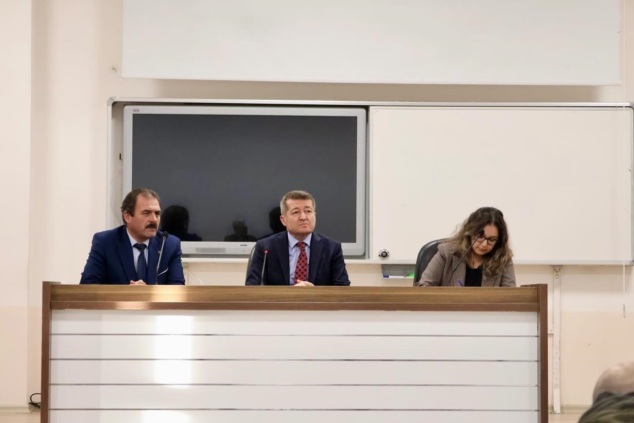 BİLECİK’TE DEVAMSIZLIKLA MÜCADELE TOPLANTISI GERÇEKLEŞTİRİLDİ