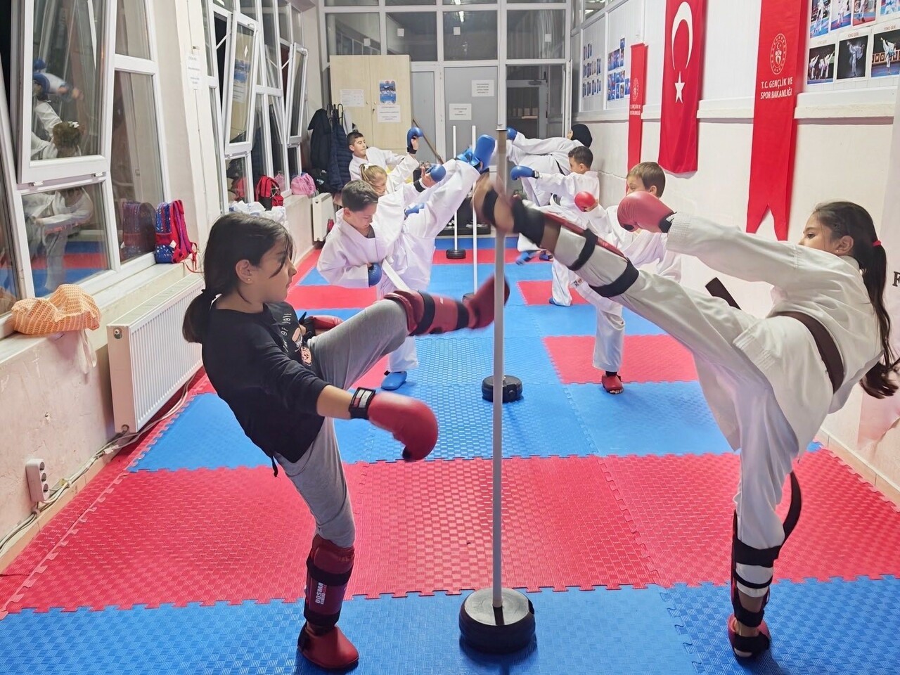 BİLECİK’TE KARATE SPOR OKULLARINDA YOĞUN TEMPO