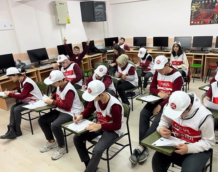 BİLECİK’TE ÖĞRENCİLERE OKUL GEÇİDİ GÖREVLİSİ EĞİTİMİ