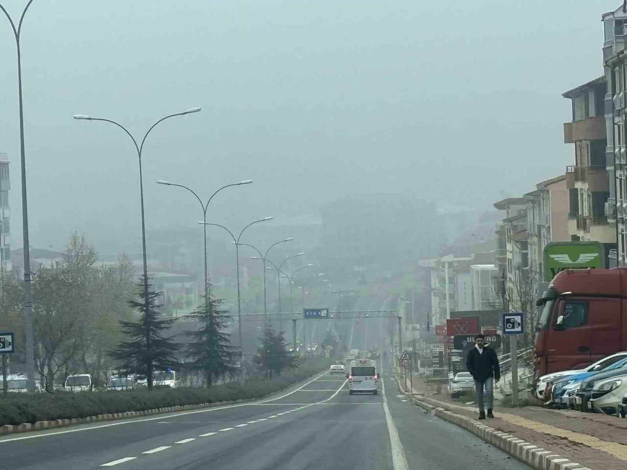 BİLECİK’TE SİS GÜN BOYU ETKİSİNİ SÜRDÜRDÜ