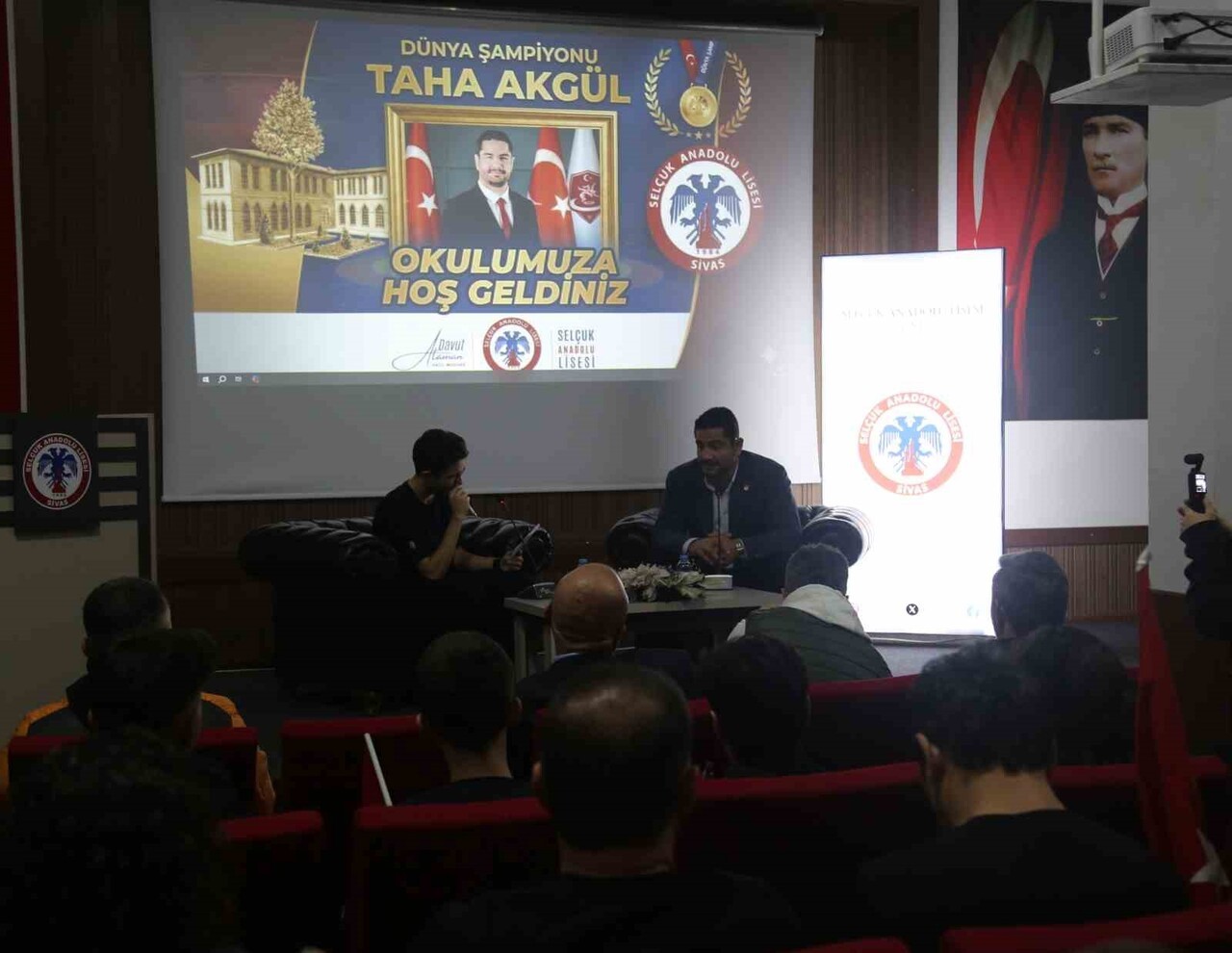 BİR DİZİ ZİYARETLERDE BULUNMAK ÜZERE SİVAS’A GELEN TÜRKİYE GÜREŞ FEDERASYONU BAŞKANI TAHA AKGÜL...