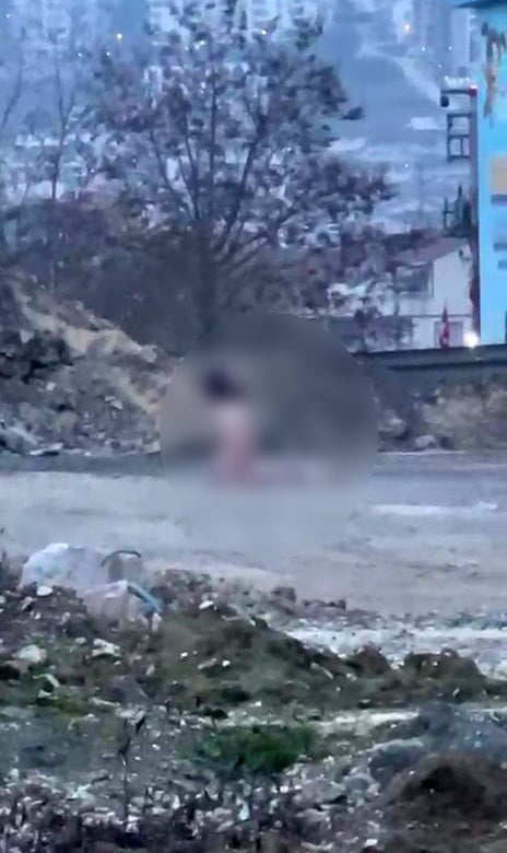 BİR ŞAHSIN ÇIPLAK HALDE İLGİNÇ HAREKETLER SERGİLEMESİ ÜZERİNE ADRESE POLİS EKİPLERİ SEVK...