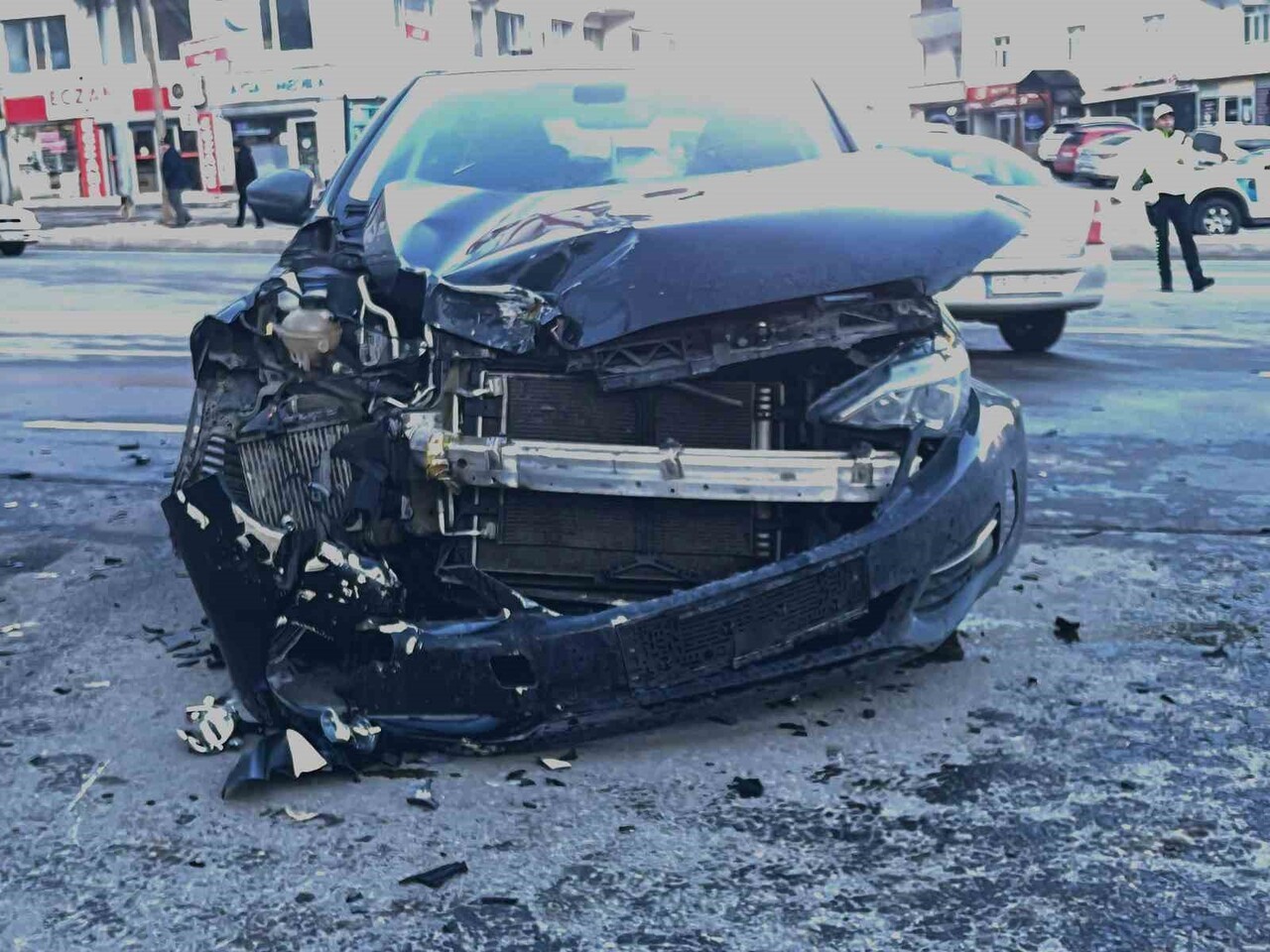 BİTLİS’TE OTOMOBİL İLE MOTOSİKLETİN KAFA KAFAYA ÇARPIŞMASI SONUCU MEYDANA GELEN TARİK KAZASINDA...