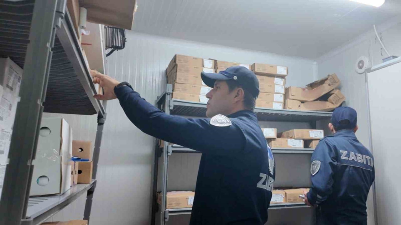 BODRUM BELEDİYESİ ZABITA MÜDÜRLÜĞÜ EKİPLERİ, HALK SAĞLIĞINI KORUMAK AMACIYLA İLÇE GENELİNDE...